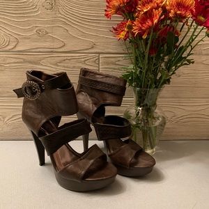 Brown fux leather heels women’s size 8 (D006)